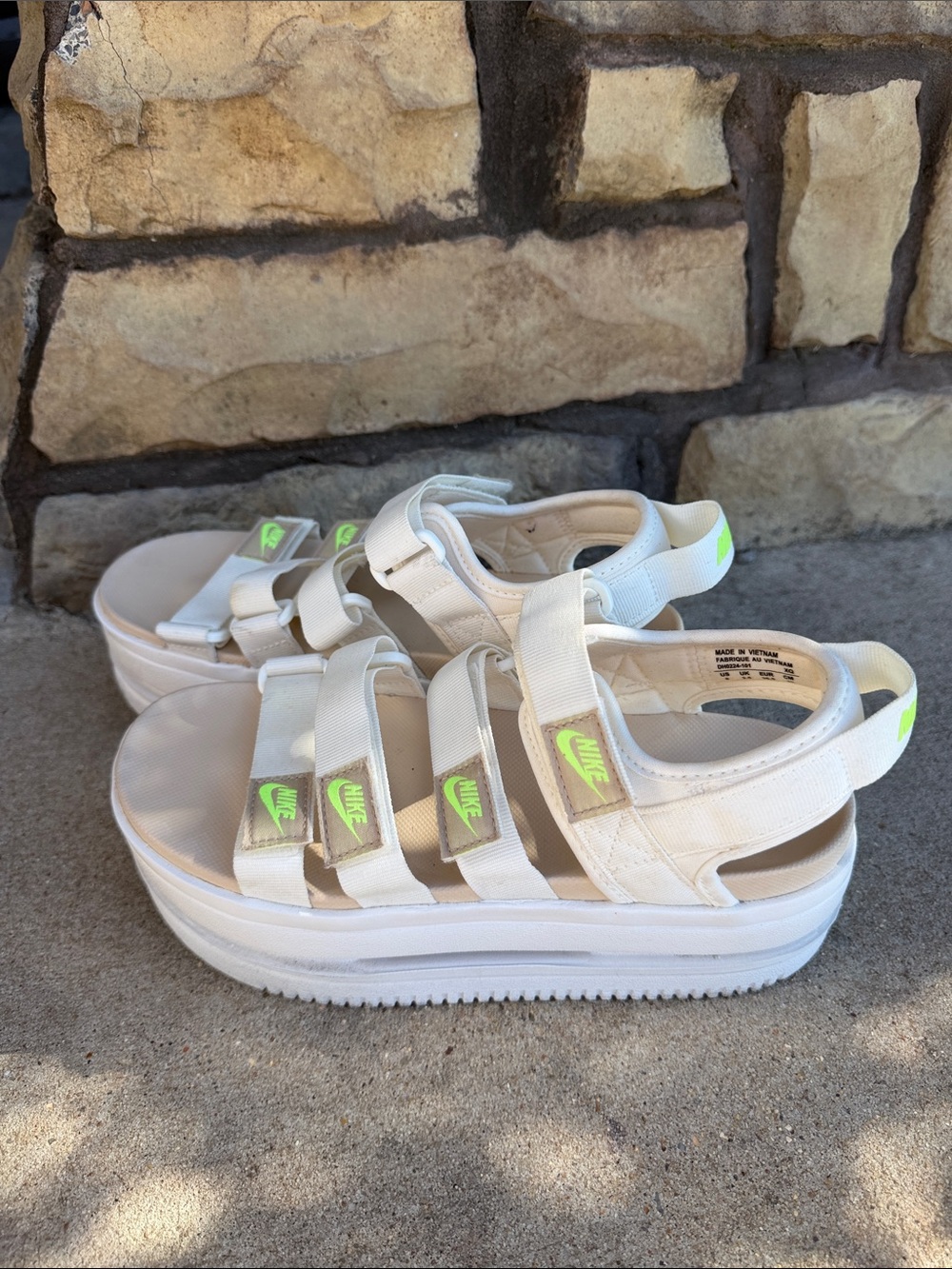 Nike Icon Classic Sandal Women Size 6 Sand Drift Good Platform DH0224-101